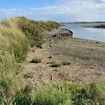 Holiday home En Bois Entre Terre Et A - Fr-1-306-1081